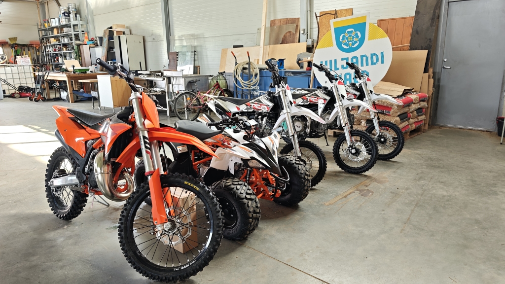 Mustla mototehnikaring soetatud tehnika